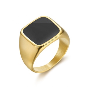 Bague signet classique pour homme en acier inoxydable, style hip-hop punk, plaquée or 18 carats, émail noir - Product Image 1