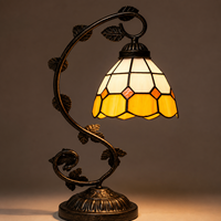 Lampe de table LED sans fil rechargeable à intensité variable avec abat-jour en verre teinté vintage et tige en forme de vigne antique