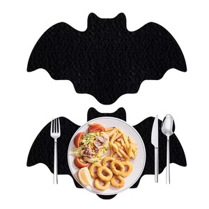 Napperons de <span class=keywords><strong>table</strong></span> en feutre motif chauve-souris pour Halloween, napperons de <span class=keywords><strong>table</strong></span> noirs antidérapants et résistants à la chaleur en feutre pour <span class=keywords><strong>table</strong></span> à manger - Product Image 1