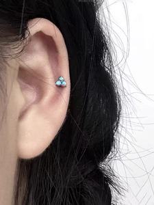 <span class=keywords><strong>จิ</strong></span><span class=keywords><strong>ว</strong></span>เจาะริมฝีปากไทเทเนียม ASTM F136 ประดับเพชรซิร์คอนสามเม็ด ด้านหลังแบน สำหรับทั้งชายและหญิง เครื่องประดับเจาะริมฝีปากสุดฮิต ต่างหูแบบลาเบรต - Product Image 2