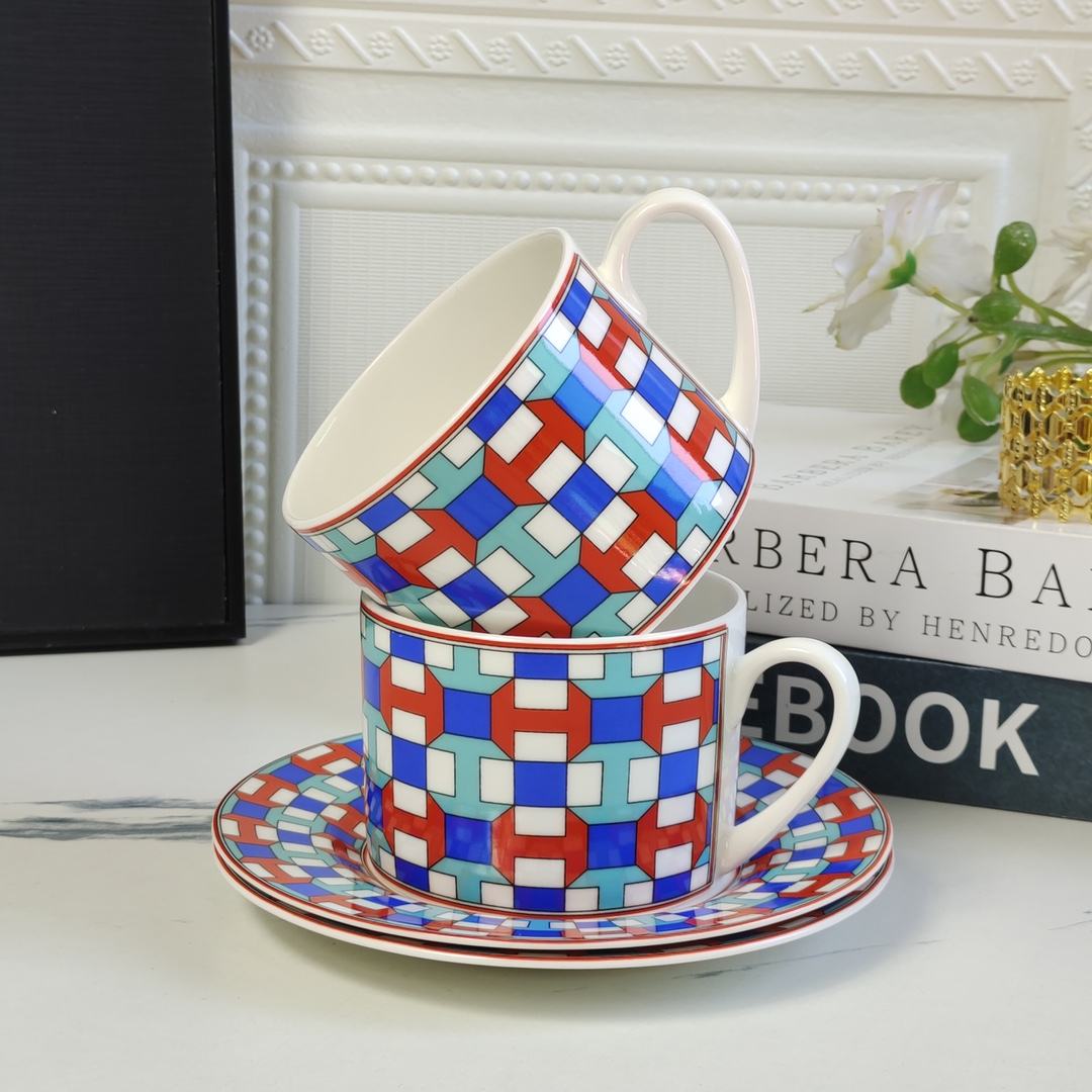 สีน้ำเงินและสีแดง