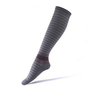 Nouveau design CoolMax Nylon 15-20 Mmhg Athletic Sports Chaussettes <span class=keywords><strong>de</strong></span> compression à rayures serrées - Product Image 2
