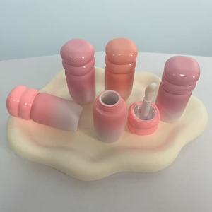 Mô hình mới của nhà máy khuyến nghị các ống son bóng màu hồng, tím và cam, với logo tùy chỉnh trên các ống. - Product Image 5