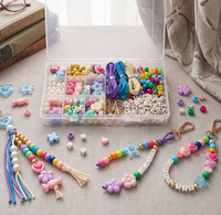 Kit de fabrication de porte-clés et breloques pour sacs DIY en gros avec perles lettres en acrylique, perles nacrées, cordons cirés, fermoirs mousquetons et boîte d'organisation