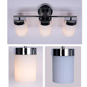 Applique murale LED moderne pour intérieur, cadre en fer, 3 abat-jour en verre dépoli transparent, finition chromée, design minimaliste, bouton, éclairage de salle de bain - Product Image 4