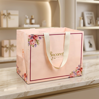Sac cadeau en papier de luxe de haute qualité avec poignée épaisse, sac de shopping artisanal avec des designs personnalisés