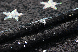 Tela de Lentejuelas Bordadas Clásicas Nanyee de 3MM con Patrón de Estrellas Negras sobre Base de Malla - Product Image 5