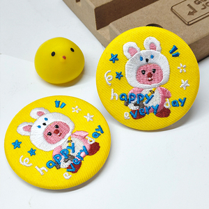 Badge brodé de dessin animé, broche en tissu tissé, bouton pour cadeaux - Product Image 3