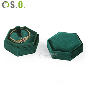 Boîte à bijoux hexagonale en velours personnalisée, directement de l'usine, différentes options de couleurs pour diamants, pierres précieuses, bagues de mariage, vente en gros - Product Image 6