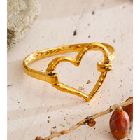 Bracelet manchette épaisse JINYOU 7693 en acier inoxydable texturé martelé, plaqué or véritable PVD, avec fermoir cœur, style vintage et imposant
