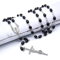 Collier de chapelet de perles ovales beiges, noir et blanc, collier de croix Saint bénett, porte-bonheur et porte-bonheur