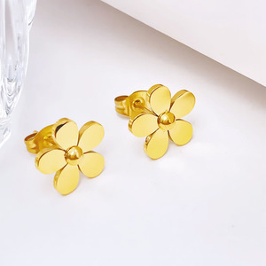 Pendientes de acero inoxidable chapados en oro para mujer de alta calidad, joyería - Product Image 3