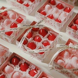 Set di Candele Tealight alla Fragola Rossa, 9 Mini Candele in Cera di Soia con Forte Profumo di Fragola per Fragranza Domestica, Regalo - Product Image 3