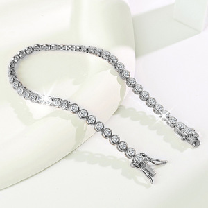 Venta al por mayor de fábrica Toderi Pulsera de tenis unisex con bisel chapado en oro de 14k, moissanita de corte brillante VVS1 color D, joyería GRA - Product Image 3