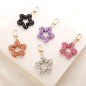 LLavero en forma de estrella hueca con diamantes de imitación brillantes para llavero de coche, colgante para bolso, llavero con abalorio para mujer y niña, regalo - Product Image 2