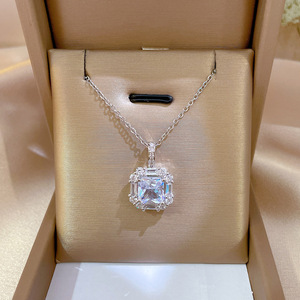 Collar de diamantes completos de circón de oro auténtico Micro pavé de lujo para mujer, nueva cadena de acero de clavícula Titan, collares colgantes de moda - Product Image 2