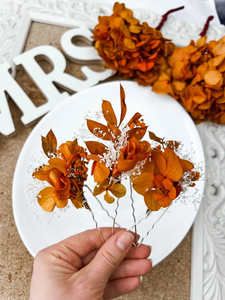 Épingles à cheveux en fleurs séchées de couleur terre cuite rouille pour mariage, accessoires de mariage d'automne, style bohème, orange brûlé, accessoire de cheveux de mariée, pinces à cheveux florales - Product Image 3