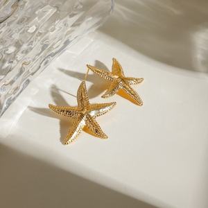 Pendientes de Acero Inoxidable con Forma de Estrella de Mar, Serie Océano, Resistentes a la Decoloración, con Baño de Oro de 18K - Product Image 3