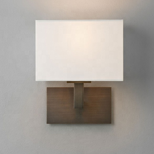 Applique murale LED en acrylique blanc nickel brossé avec prise USB pour éclairage de chevet d'hôtel et usage domestique - Product Image 1