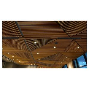 <span class=keywords><strong>Prima</strong></span> Tube profilé carré en aluminium Revêtement de film de décoration d'intérieur Carré en aluminium incurvé en grain de bois roulé - Product Image 2