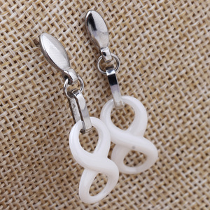 Ensemble collier et boucles d'oreilles en acier inoxydable pour femme, bijoux de mode, design géométrique, pendentif en porcelaine blanche - Product Image 4