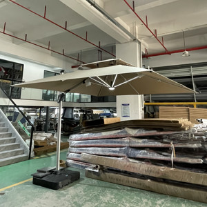 Sombrilla de Jardín LED con Energía Solar para Uso en Exteriores - Product Image 3