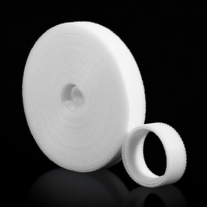 Bandes auto-agrippantes double face blanches réutilisables – Rouleau de sangles auto-agrippantes pour l'organisation et la fixation à la maison et au bureau - Product Image 1