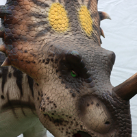 Triceratops mécanique électronique avec mouvements de balancement complets pour parcs à thème sur le thème des dinosaures et lieux extérieurs
