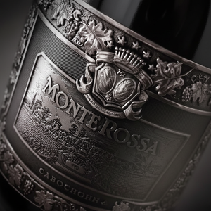 ฉลากไวน์อะลูมิเนียมหรูหราแบบนูน 3 มิติ ผลิตตามสั่ง ทนทาน กันน้ำ พิมพ์ด้วย UV พร้อมฟอยล์ทอง สำหรับวิสกี้ วอดก้า และเครื่องดื่มชูกำลัง - Product Image 1