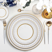 Ensemble d'assiettes en céramique gris-or élégantes motifs sophistiqués pour une décoration de table de mariage de luxe classique raffinée