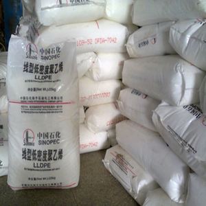 ผง LLDPE 7042 โพลีเอทิลีนความหนาแน่นต่ำชนิดเชิงเส้น วัตถุดิบพลาสติกสำหรับฟิล์มลามิเนต - Product Image 2