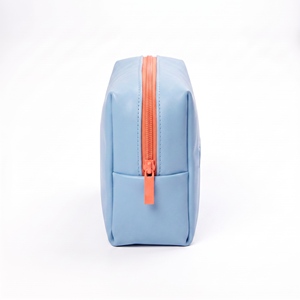 Sac cosmétique en cuir PU certifié BSCI, bleu, avec fermeture éclair, pour usage quotidien, rangement de maquillage et organisation de voyage - Product Image 5