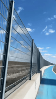 Clôture en treillis soudé 3D incurvé décoratif pour chantier de construction et projets ferroviaires, protection longue durée contre la corrosion