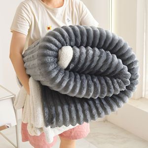 Tùy Chỉnh In Ấm Cúng Dệt Jacquard Dệt Kim Chăn Mềm Lông Cừu Sang Trọng Ném Với Rắn Sọc Cho Mùa Đông <span class=keywords><strong>Sherpa</strong></span> Bộ Đồ Giường Sofa Sử Dụng - Product Image 2