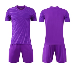 Prix usine 100% Kit d'entraînement de football en polyester à vendre maillot de football violet et short maillot de football en gros enfants - Product Image 3