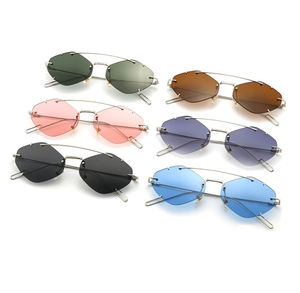 Nuevas gafas Retro Polygon Anteojos Marco pequeño Mujeres Sombras Gafas sin montura Venta al por mayor Logotipo personalizado Gafas de Sol de doble puente - Product Image 3