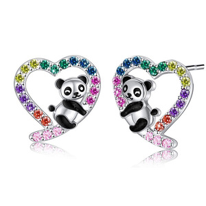 Orecchini a Perno in Resina a Forma di Panda per Donne, Accessori per Orecchie Trendy con Animali Cartoon, Regalo per Uso Quotidiano - Product Image 1