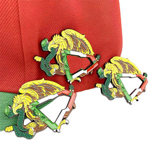 Badge métallique personnalisé en gros pour épinglette, épinglette émaillée pour chapeau mexicain avec logo plaqué, breloques elfes et chapeau à drapeau - Product Image 1