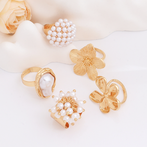 Meistverkauftes Modisches Damen Retro Blumen Perlen Vergoldetes Offenes Ringset 5-teilig Geometrisches Asymmetrisches Ringset - Product Image 3