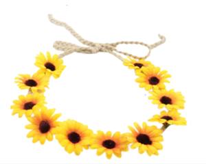 Ensemble de cinq pièces de style lourd des années 1960 PESENAR: accessoires colorés, objets de teinture et guirlandes de tournesol - Product Image 4