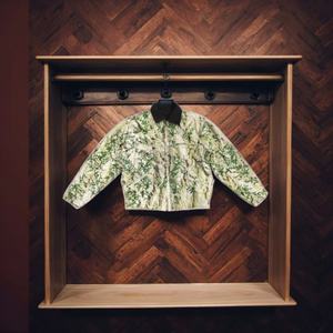 Fabricante de Chaquetas 2025 Suministra Chaquetas Retro para Hombre de Otoño e Invierno - Estilo Plisado, Efecto de Bordado Oscuro - Product Image 1