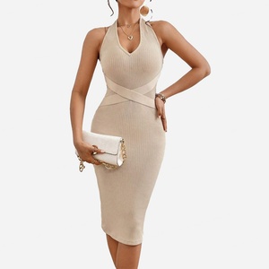 เดรสทรงเอเข้ารูป คอวี แขนกุด ผ้าถักลายริบ คุณภาพสูง ผลิตจากโรงงาน OEM เหมาะสำหรับใส่ลำลองในฤดูใบไม้ร่วง - Product Image 1