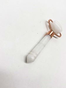 ลูกกลิ้งนวดหยกขาว โลโก้ที่กําหนดเองเครื่องนวดหน้าพร้อมกล่อง คุณภาพสูง ลูกกลิ้งหยกขาว guasha - Product Image 2