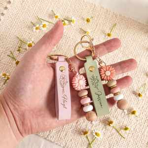 Handmade Daisy Flower Beaded <b>Keychain</b>, Personalized Name Leather <b>Keychain</b>, Cute Aesthetic Bag Charm & <b>Wallet</b> Pendant for Women - Product Image 4