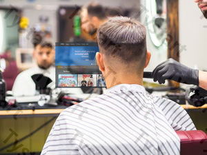 Miroir intelligent de salon de <span class=keywords><strong>coiffure</strong></span> moderne en gros avec écran tactile, éclairage LED pleine longueur et verre trempé pour la <span class=keywords><strong>coiffure</strong></span> et le maquillage - Product Image 5