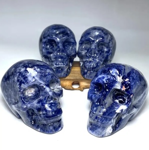 Crânes en cristal naturel uniques et artisanaux en gros, crânes en sodalite bleue pour cadeau de Noël - Product Image 3