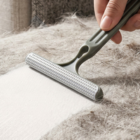 Brosse réutilisable pour le nettoyage des poils d'animaux, grattoir efficace pour les poils, éliminateur de peluches pour tapis, lit, canapé, outil de nettoyage des poils d'animaux domestiques