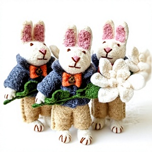 Décoration de Noël en tricot fait main, lapin et fleur de poinsettia, à suspendre au mur, écologique, taille personnalisée, traditionnelle, 100% laine - Product Image 1