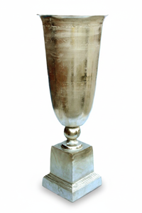 Jarrón de Pedestal de Aluminio de Lujo Hecho a Mano con Borde Acampanado y Base Cuadrada Escalonada, Centro de Mesa Decorativo - Product Image 2