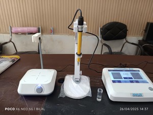 Medidor de PH/mV de laboratorio fabricado en India con pantalla táctil Instrumentos de plástico de precisión de 0.01pH para pruebas y análisis OEM personalizable - Product Image 2